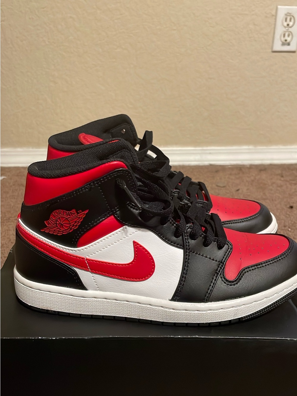 Jordan Air Jordan 1 Mid 'Black Gym Red' Sneakers Black & Red Like New